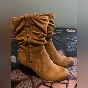 Size 8 UGG brown suede boots w/heels
